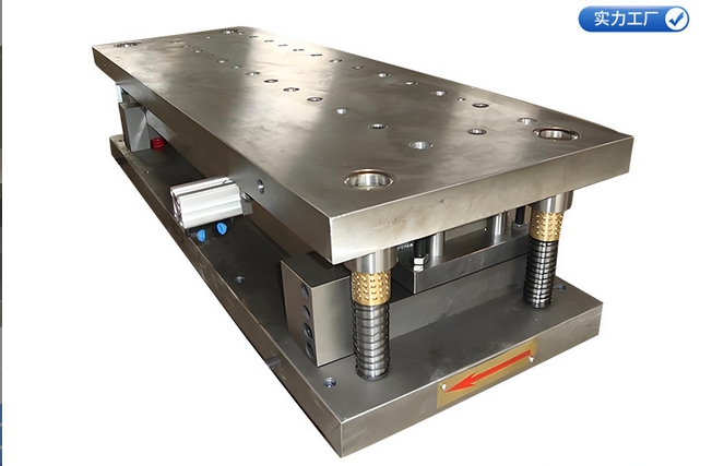 冲压模具斜楔机构运动干涉导致卡死：问题解析与解决方案