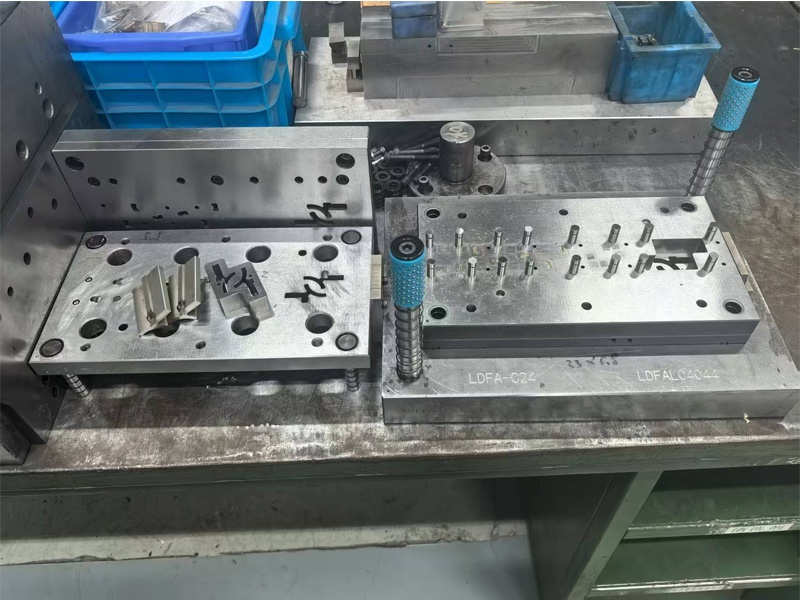 冲压模具钢材硬度区别：Cr12MoV、SKD11怎么选料